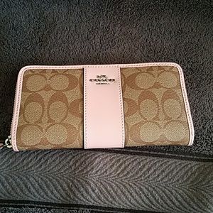 Coach signature zip wallet